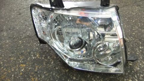 MİTSUBİSHİ PAJERO SAĞ FAR