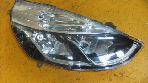 RENAULT CLİO 4 SAĞ FAR