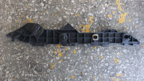 TOYOTA COROLLA SOL ARKA TAMPON BRAKETİ