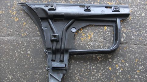 VOLVO S80 ARKA TAMPON SAĞ YAN BRAKETİ