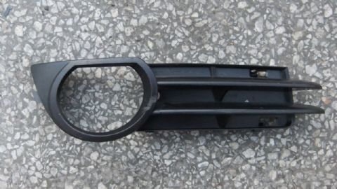 AUDİ A3 SAĞ ÖN TAMPON SİS IZGARASI