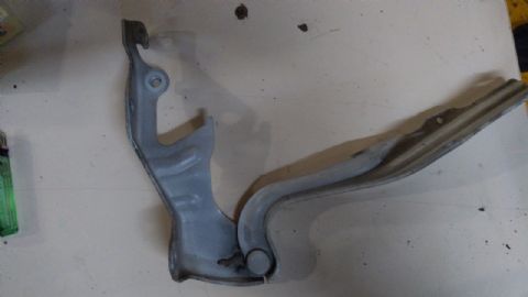 SUBARU İMPREZA KAPUT MENTEŞESİ