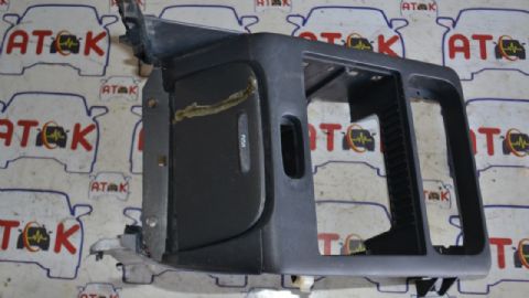 VOLVO XC70 ORTA KONSOL DÖŞEME ÇERÇEVESİ 9481555