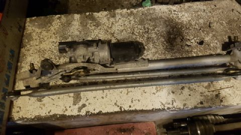 SUBARU İMPREZA ÖN CAM SİLECEK MOTORU KOMPLE 86511FG011