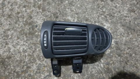 MERCEDES W203 SAĞ TORPİDO KALORİFER IZGARASI A2038300654